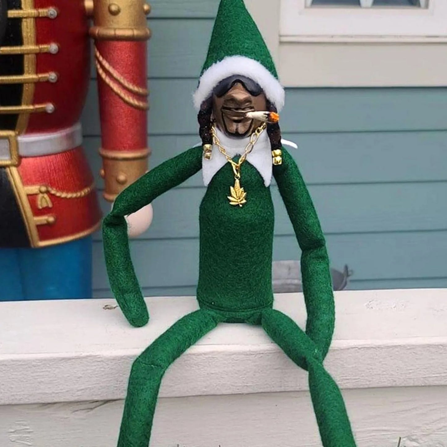 Snoop the Elf